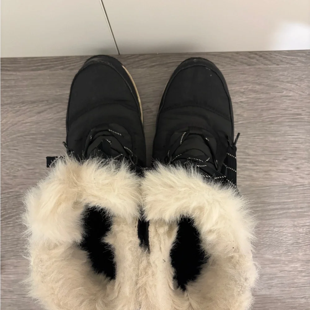 Sorel - Women’s Whitney Short Lace Up Boot - Size 9 - Picture 3 of 5